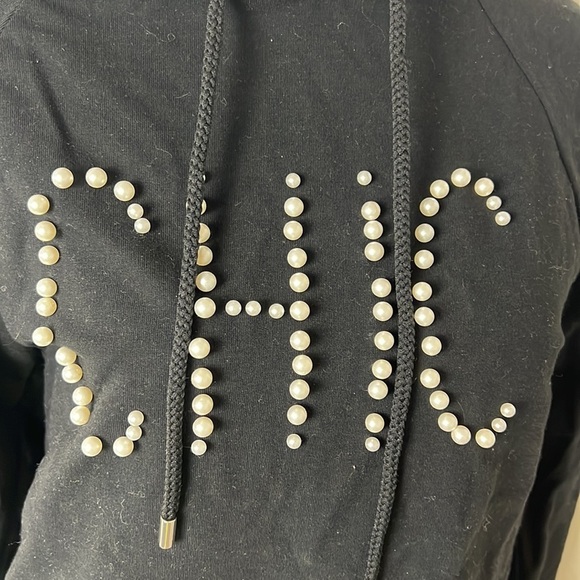 Chic Pearl Hoodie - Picture 2 of 3